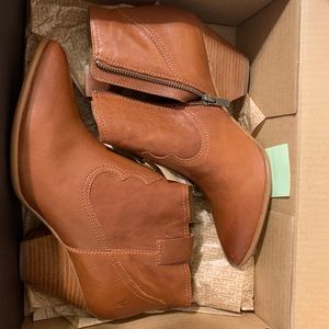 NEW FRYE BOOTS COGNAC BROWN!!